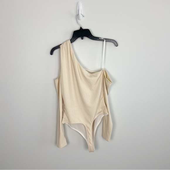 Revolve Not Yours To Keep Jeanette Bodysuit in Cream Size M - Picture 4 of 11
